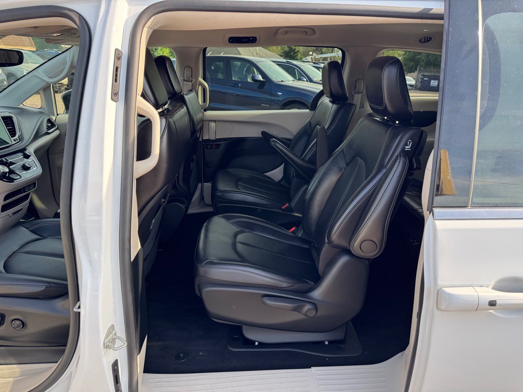 2024 Chrysler Pacifica Image 19