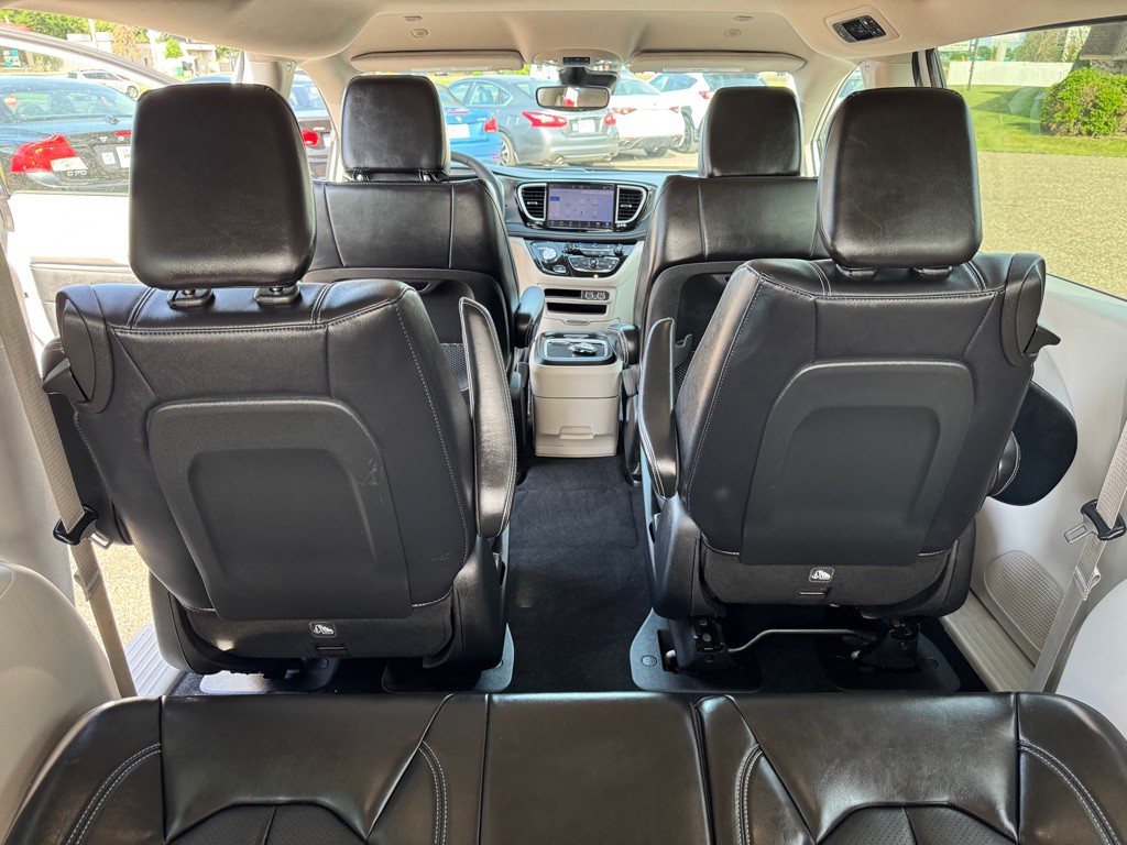 2024 Chrysler Pacifica Image 24