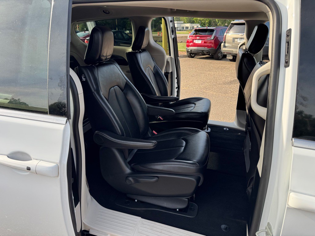 2024 Chrysler Pacifica Image 27