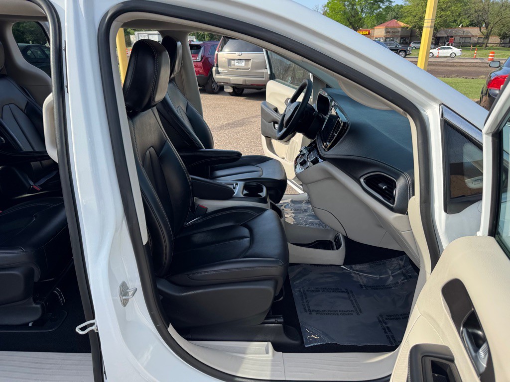 2024 Chrysler Pacifica Image 31
