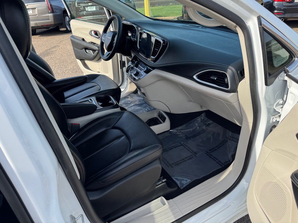 2024 Chrysler Pacifica Image 32