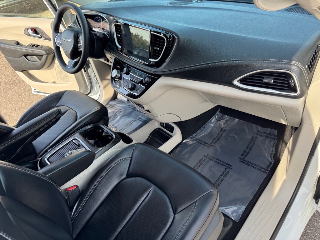 2024 Chrysler Pacifica Image 33