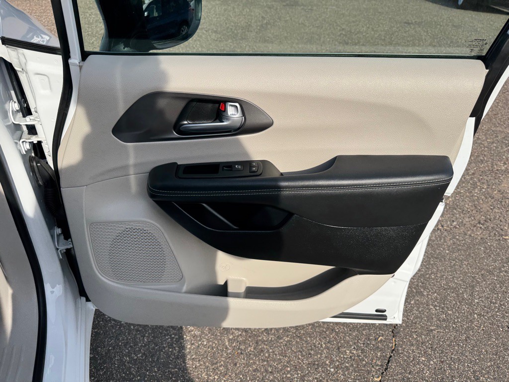 2024 Chrysler Pacifica Image 34