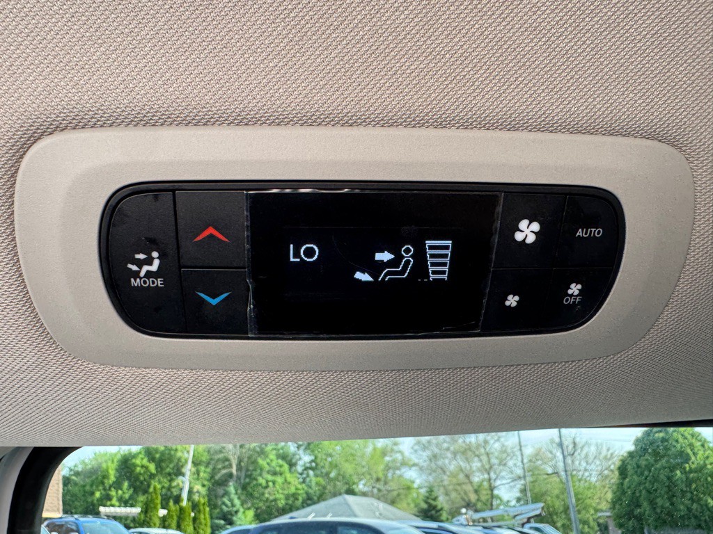 2024 Chrysler Pacifica Image 36