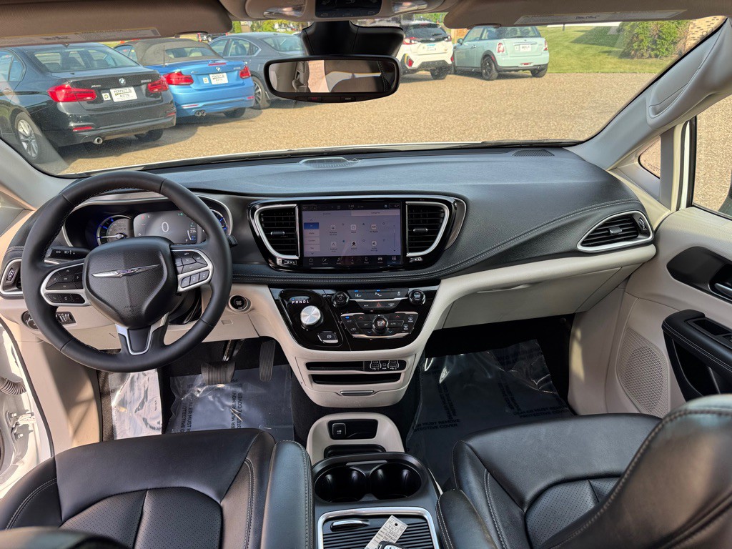 2024 Chrysler Pacifica Image 37