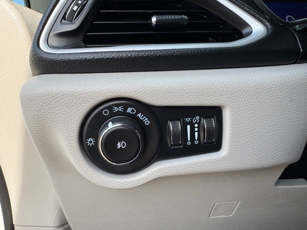 2024 Chrysler Pacifica Image 60