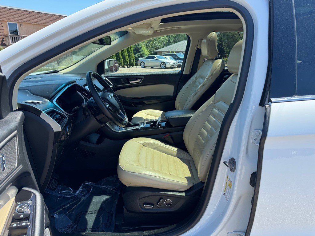 2016 Ford Edge Image 13