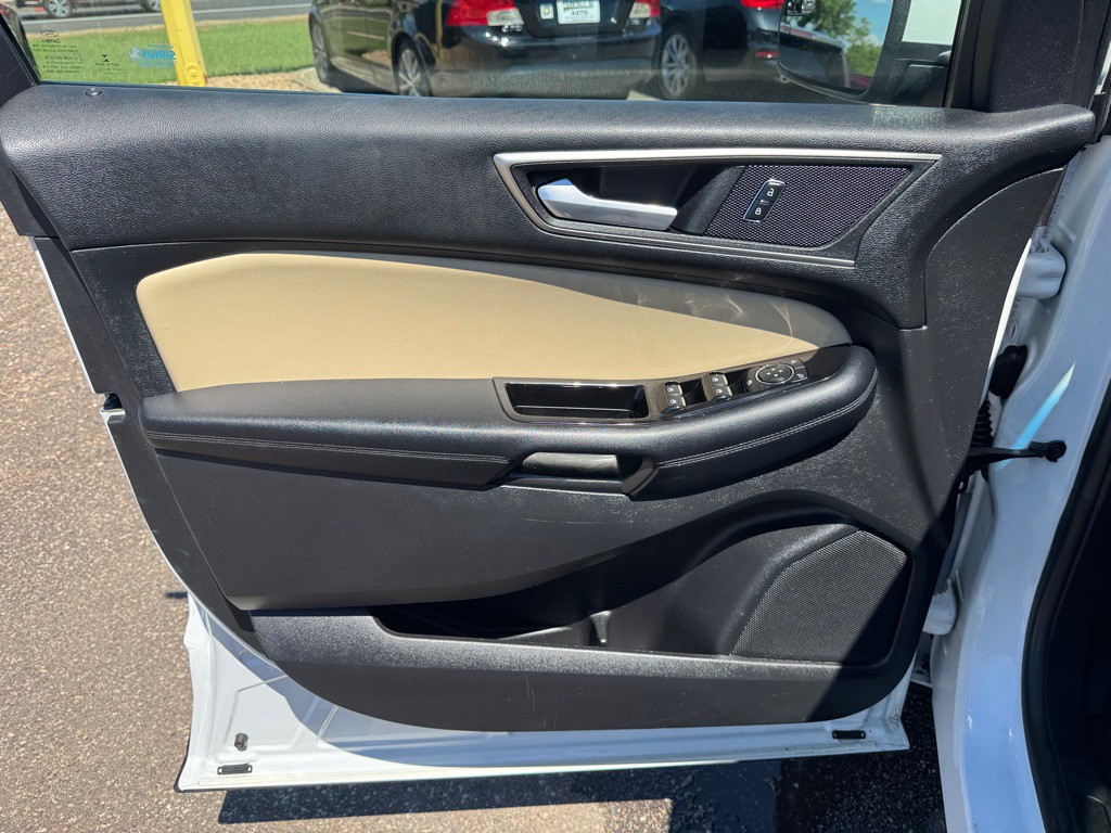 2016 Ford Edge Image 16