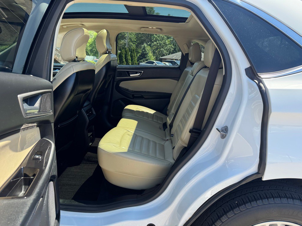 2016 Ford Edge Image 18