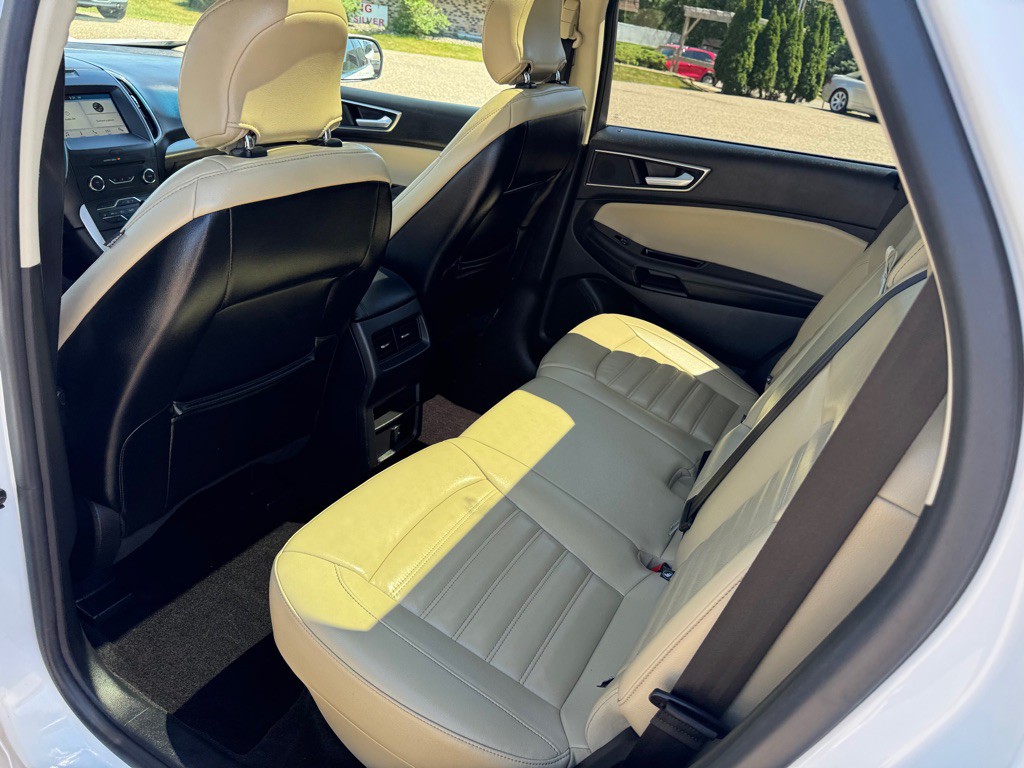 2016 Ford Edge Image 19