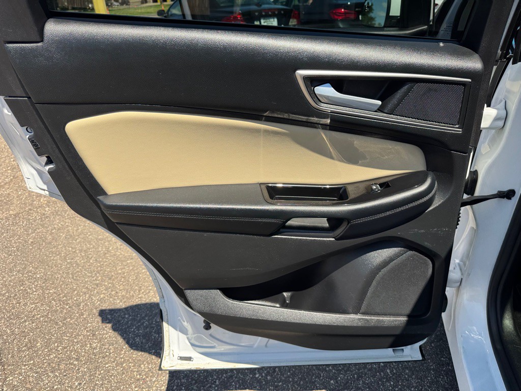 2016 Ford Edge Image 20