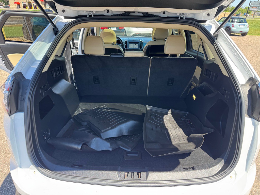 2016 Ford Edge Image 21