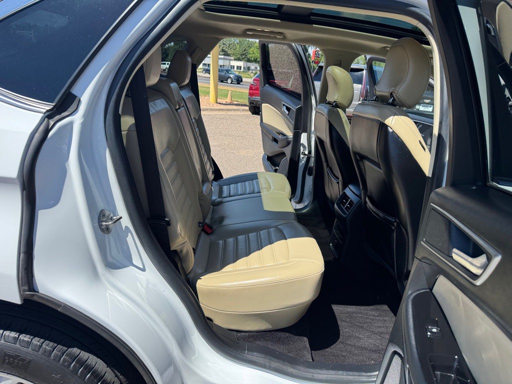 2016 Ford Edge Image 24