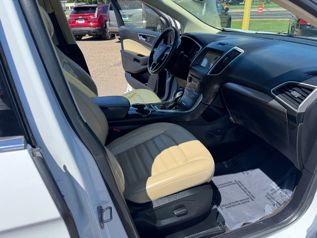 2016 Ford Edge Image 28