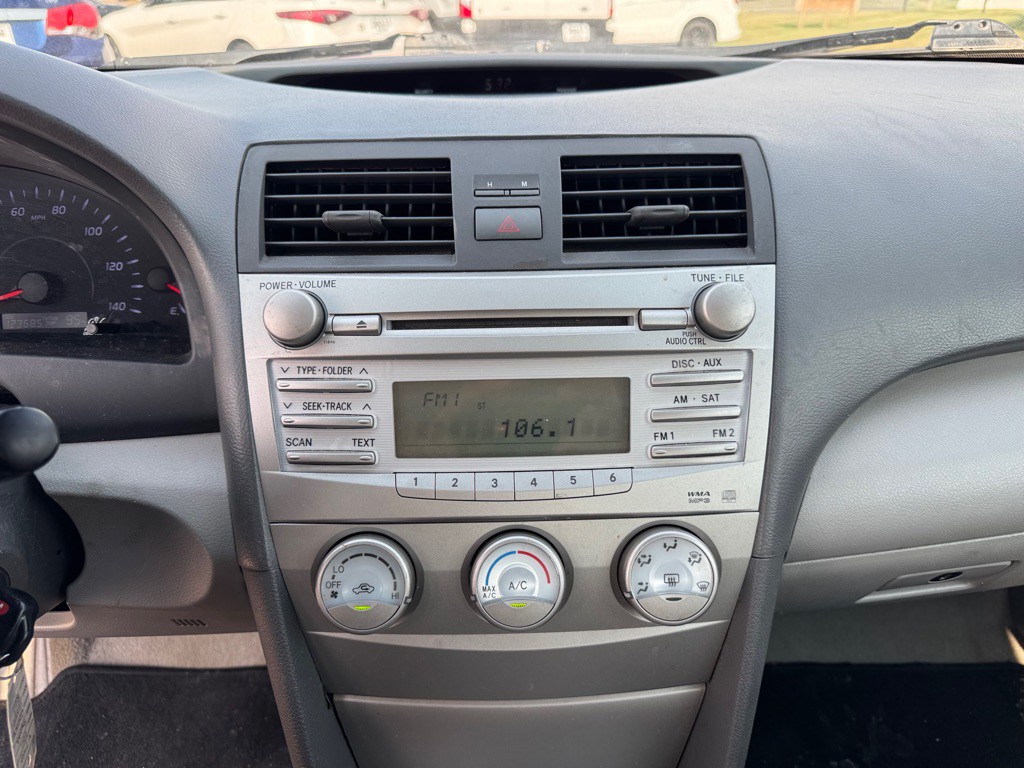 2011 Toyota Camry Image 16