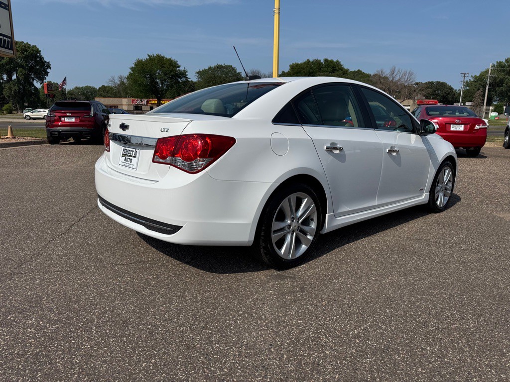 2015 Chevrolet Cruze Image 4