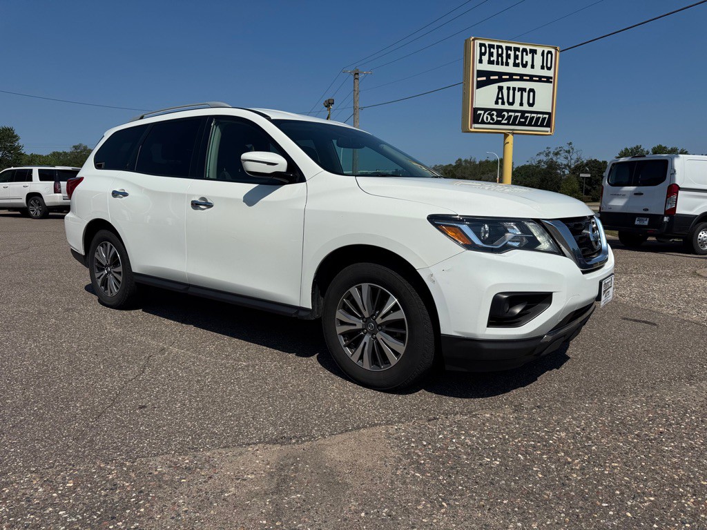 2017 Nissan Pathfinder Image 2