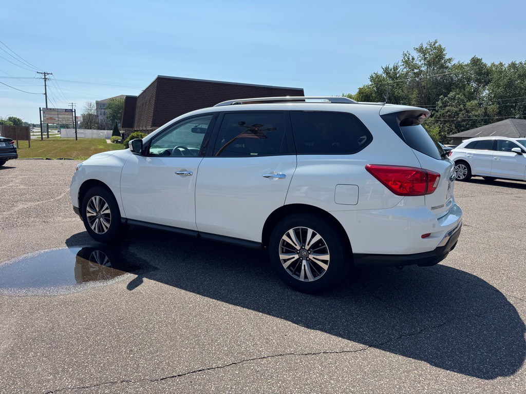 2017 Nissan Pathfinder Image 8