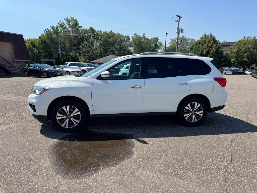 2017 Nissan Pathfinder Image 9