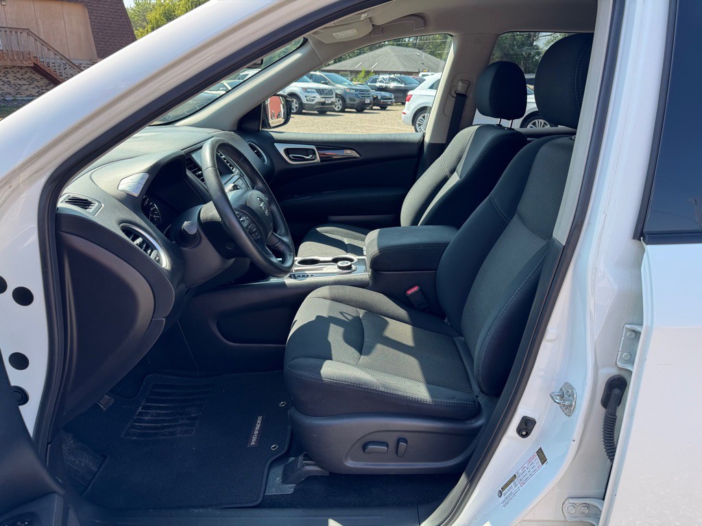 2017 Nissan Pathfinder Image 13