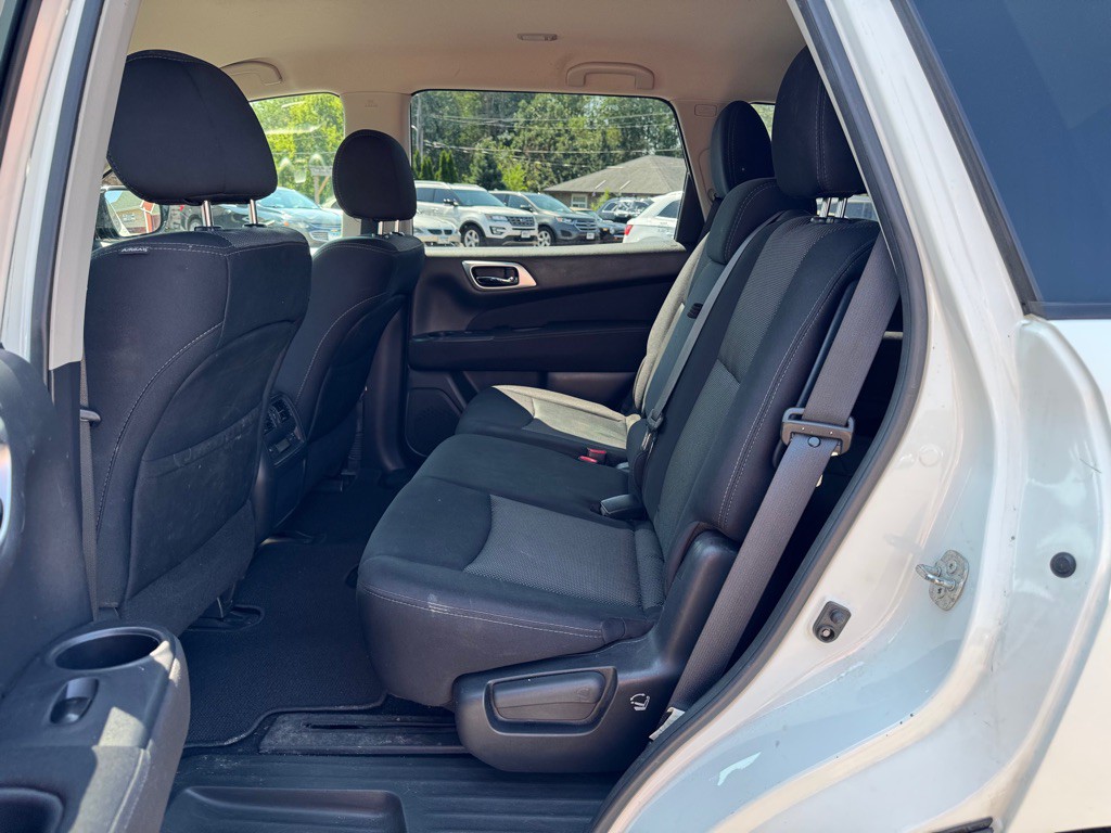 2017 Nissan Pathfinder Image 17