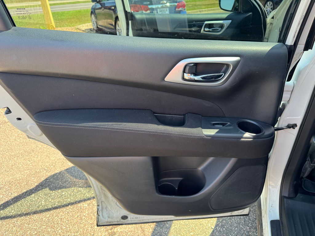 2017 Nissan Pathfinder Image 19