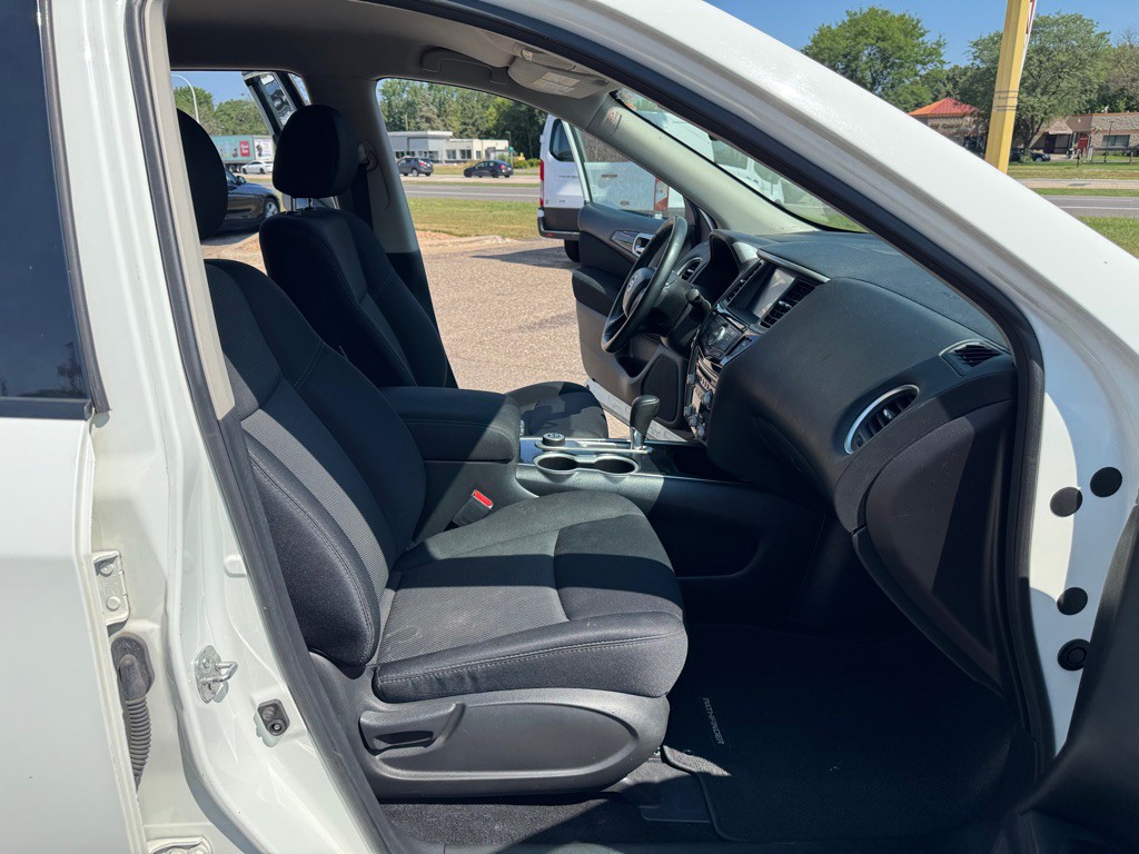 2017 Nissan Pathfinder Image 25