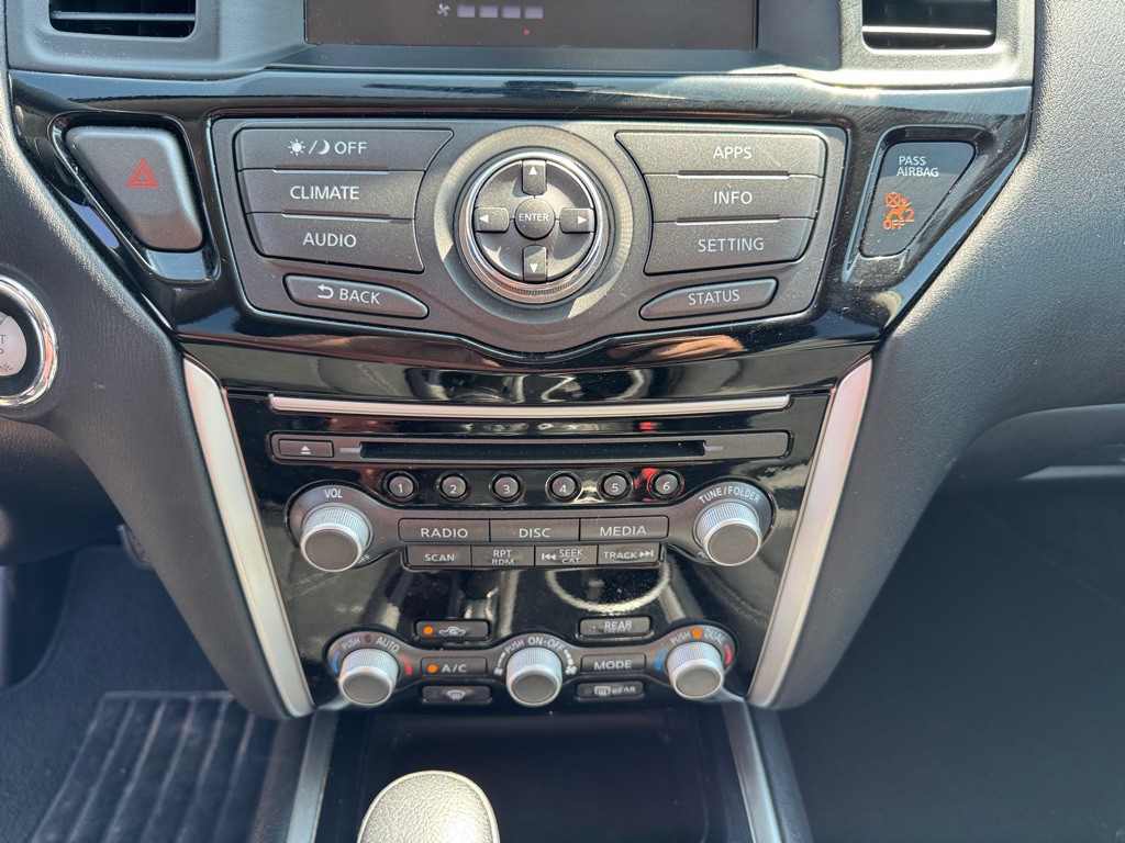 2017 Nissan Pathfinder Image 34