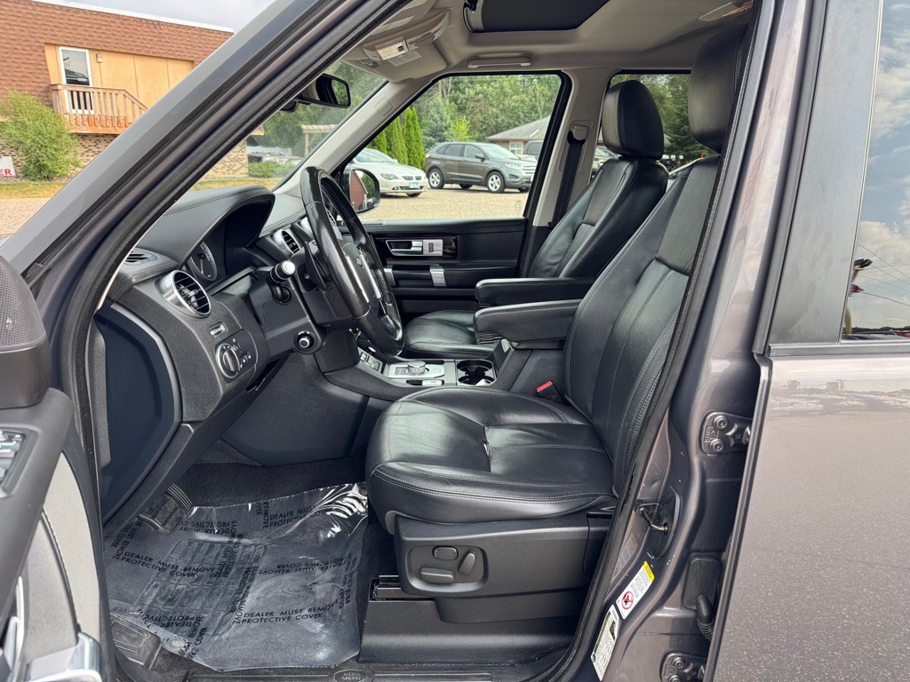 2016 Land Rover LR4 Image 13