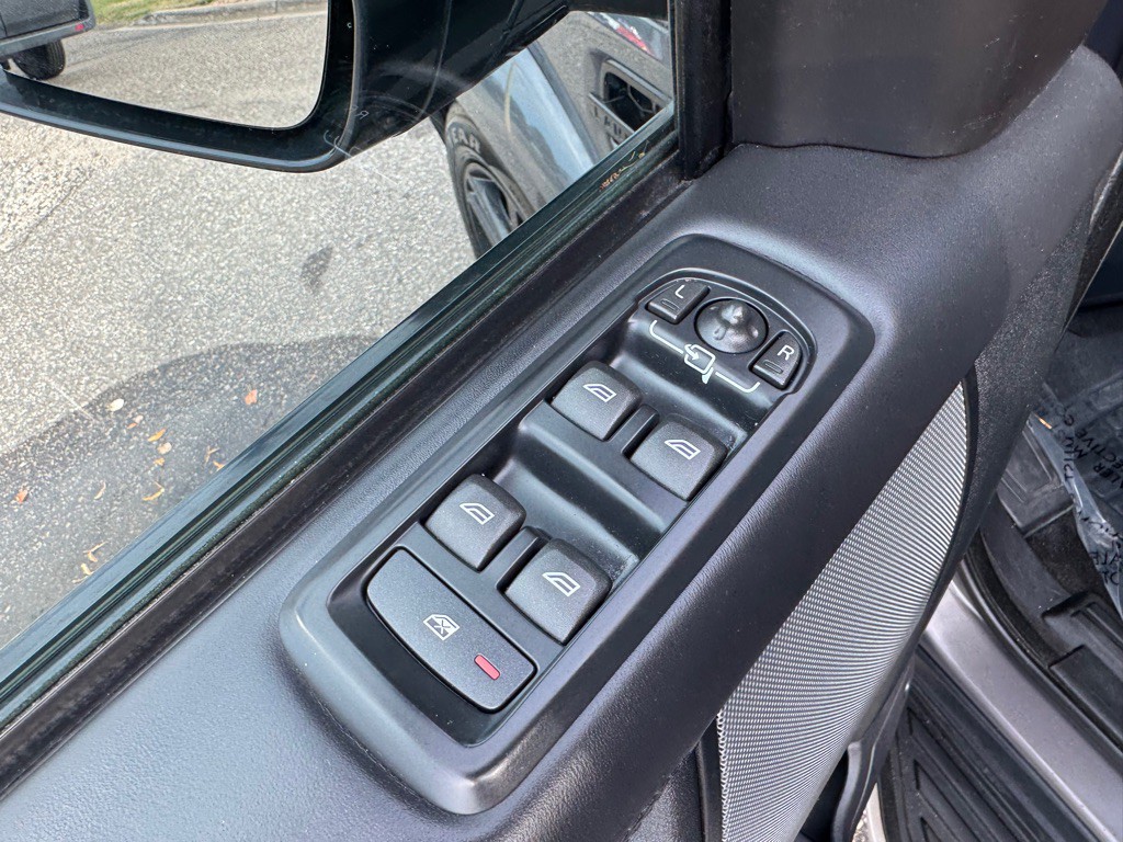 2016 Land Rover LR4 Image 18