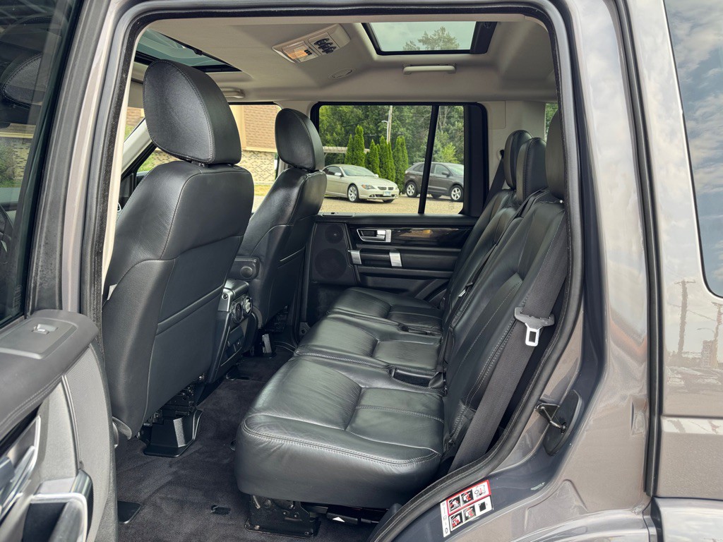 2016 Land Rover LR4 Image 20