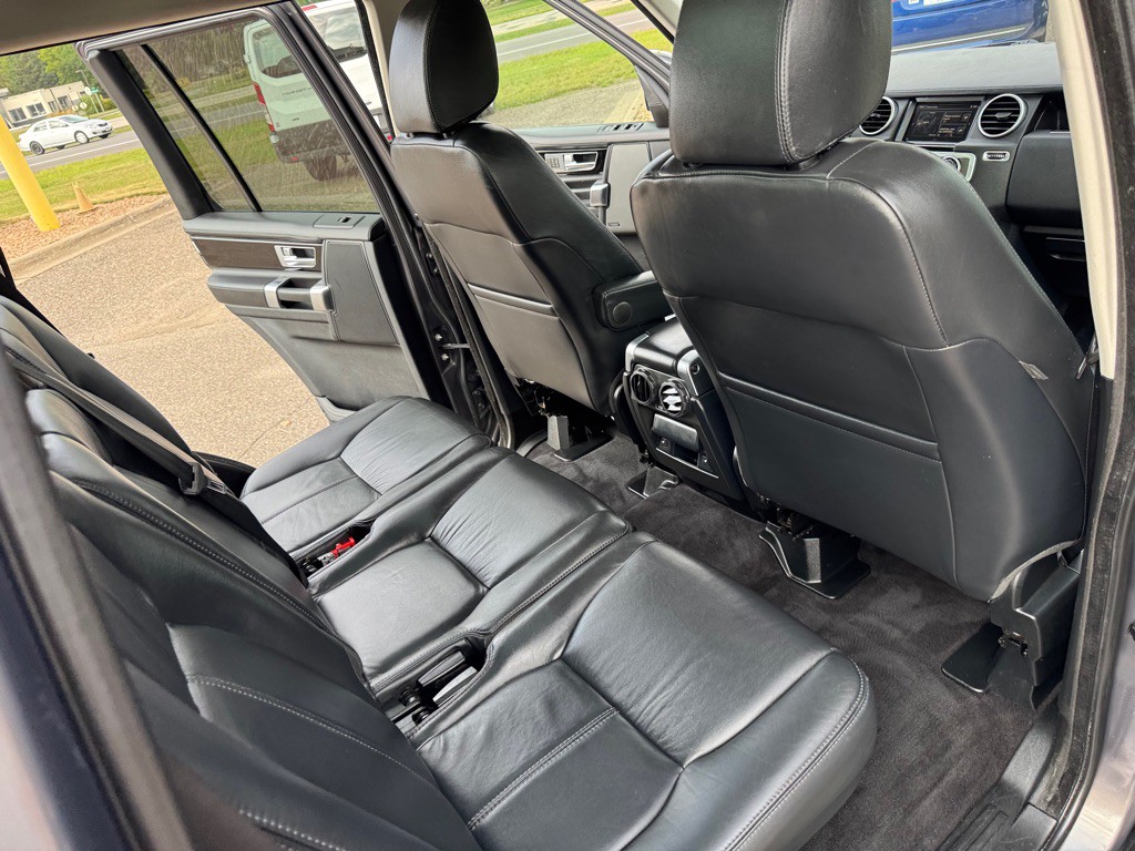 2016 Land Rover LR4 Image 26