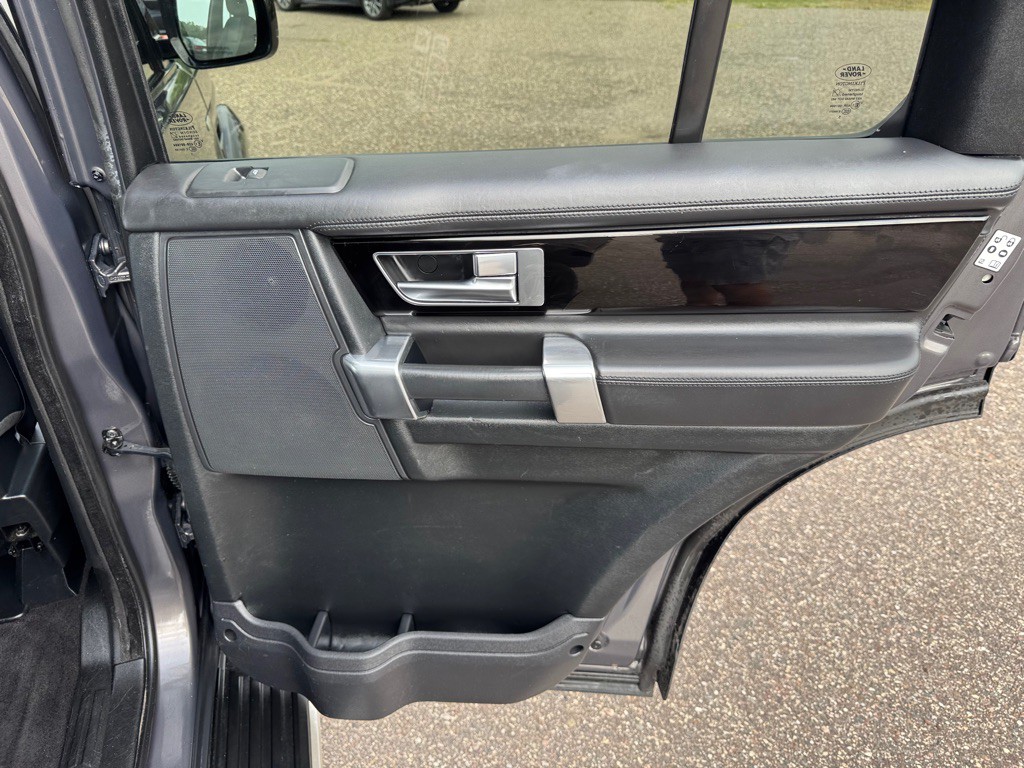 2016 Land Rover LR4 Image 27