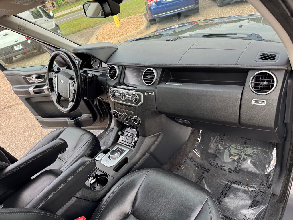 2016 Land Rover LR4 Image 30