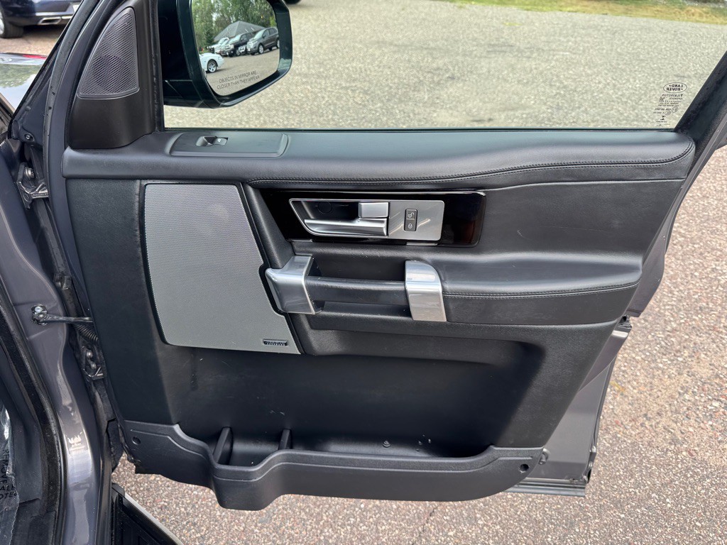2016 Land Rover LR4 Image 31