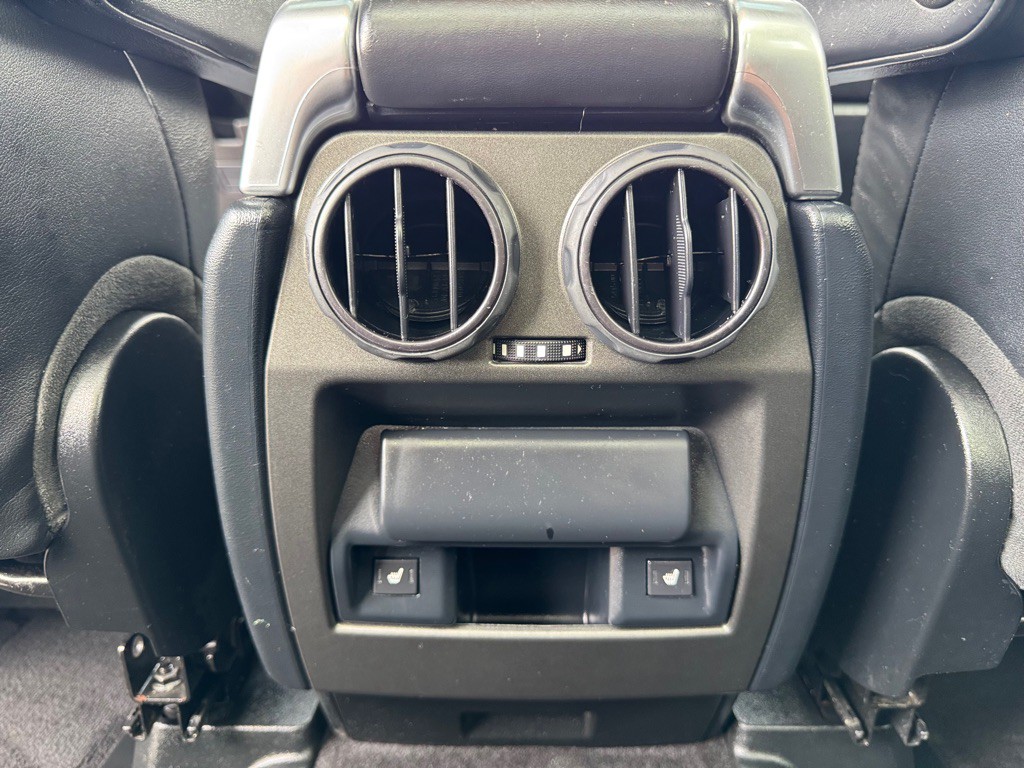 2016 Land Rover LR4 Image 32