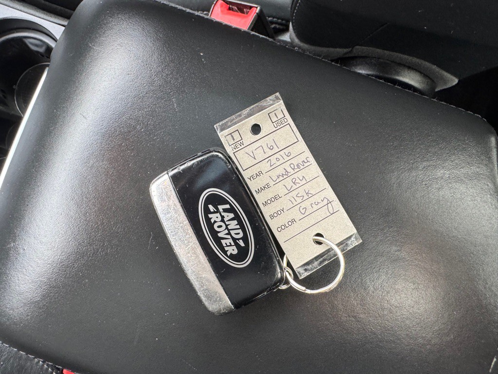 2016 Land Rover LR4 Image 36