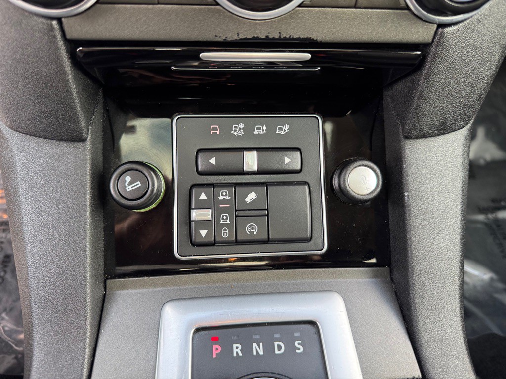 2016 Land Rover LR4 Image 38