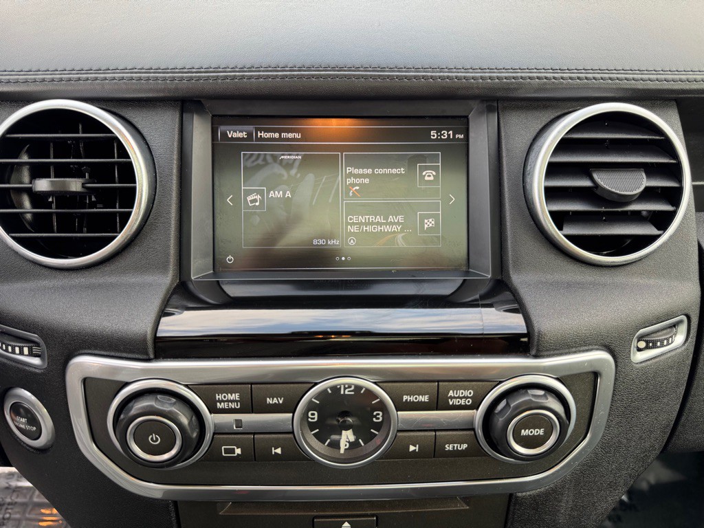 2016 Land Rover LR4 Image 40