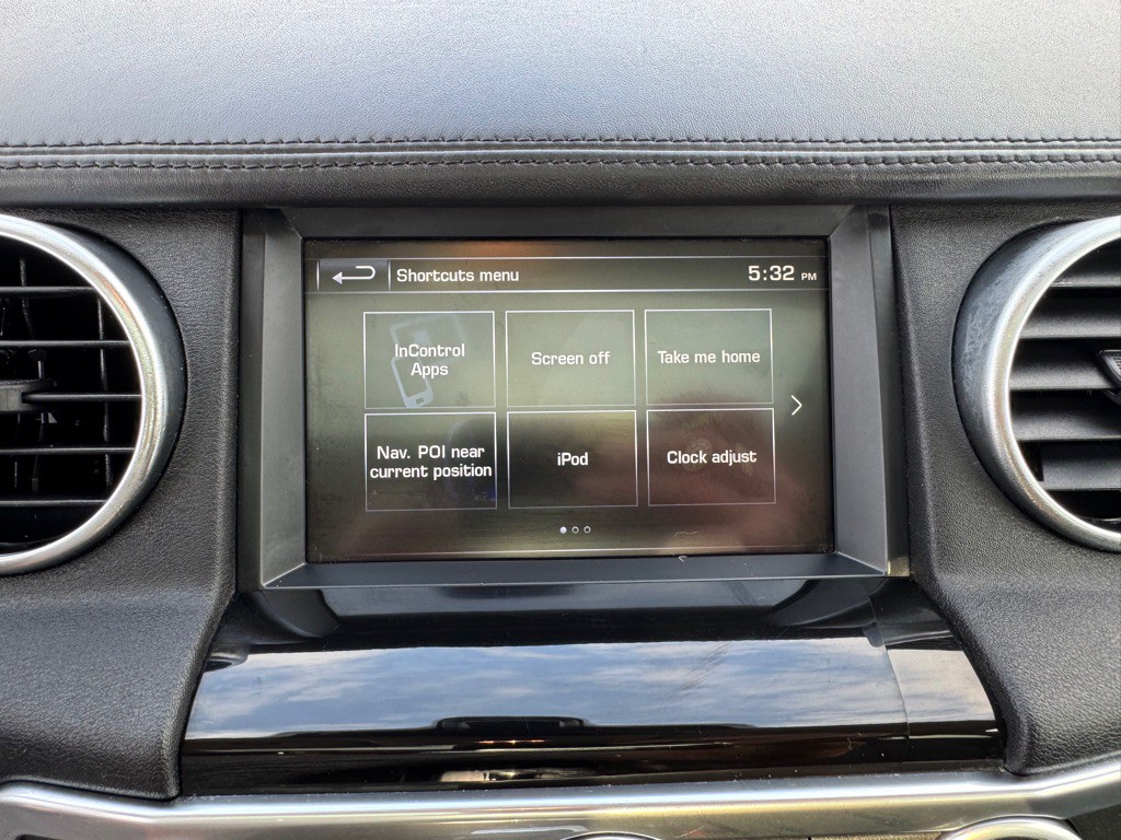 2016 Land Rover LR4 Image 45