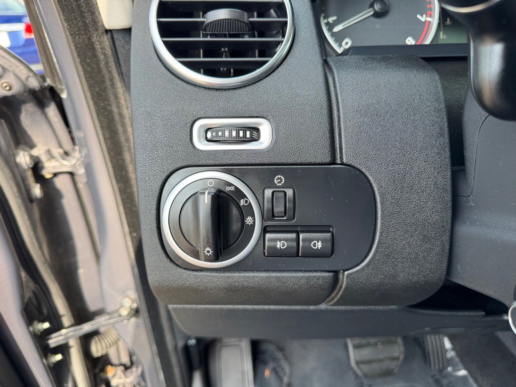 2016 Land Rover LR4 Image 52