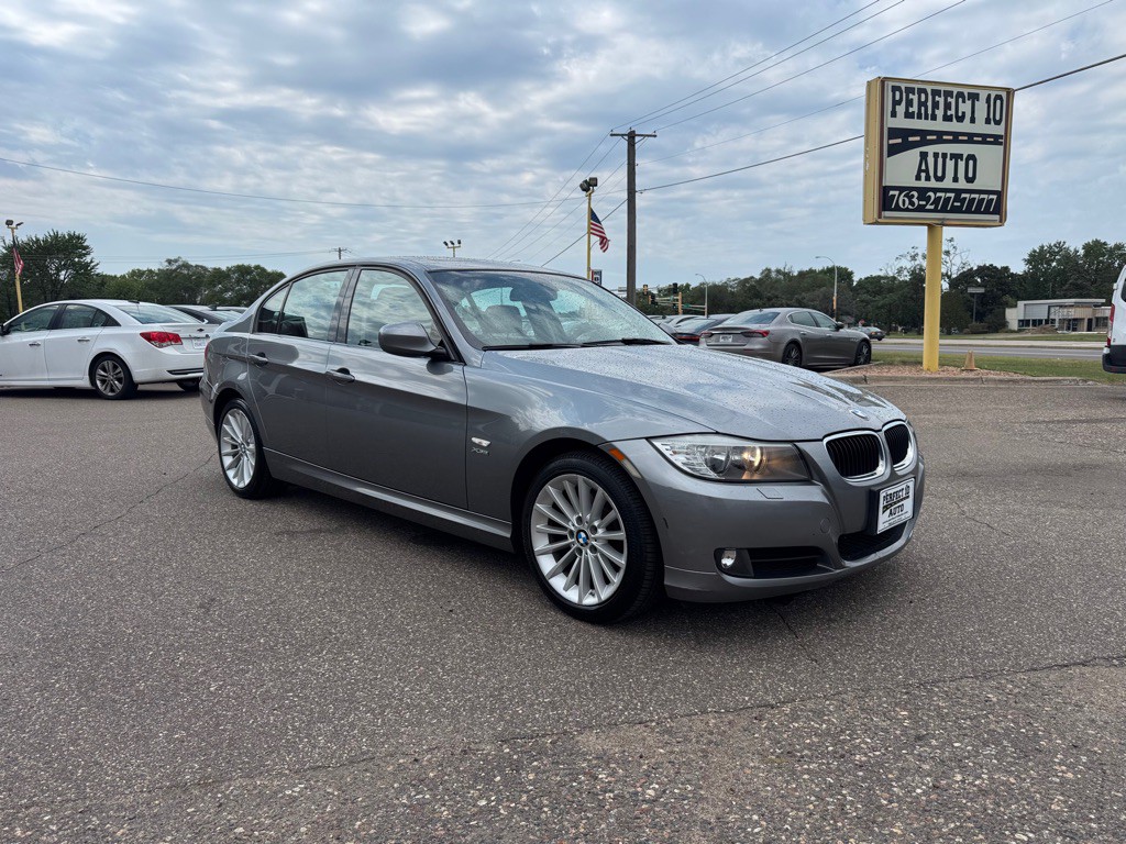 2011 BMW 3 Series Image 1