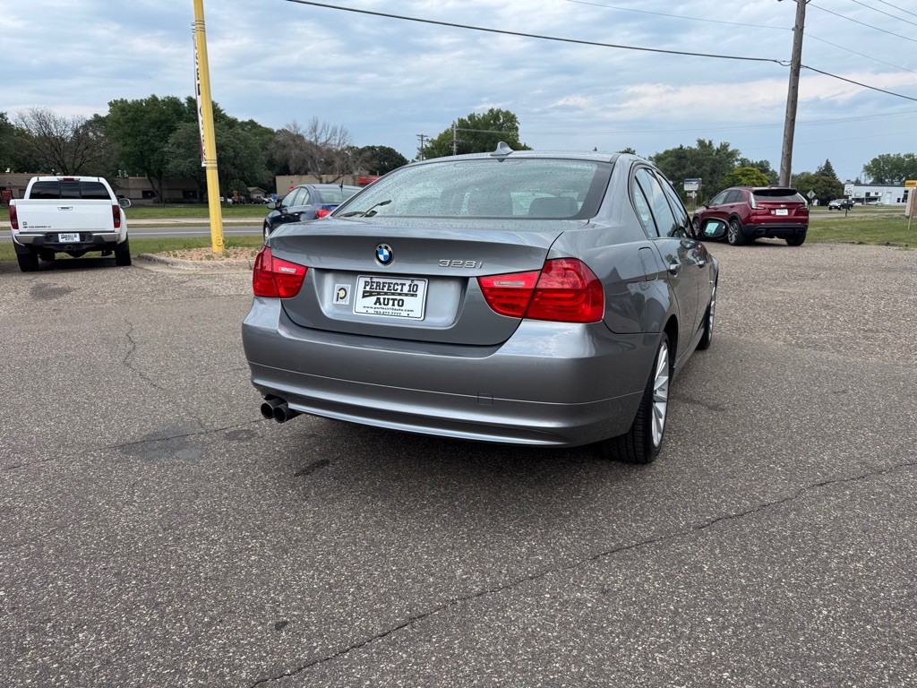 2011 BMW 3 Series Image 5