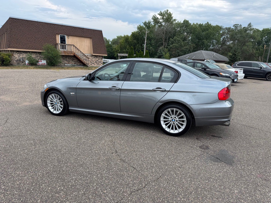 2011 BMW 3 Series Image 8