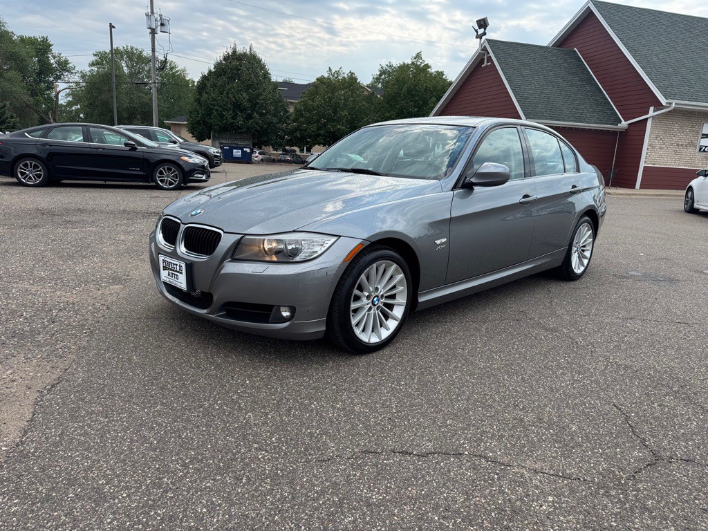 2011 BMW 3 Series Image 10