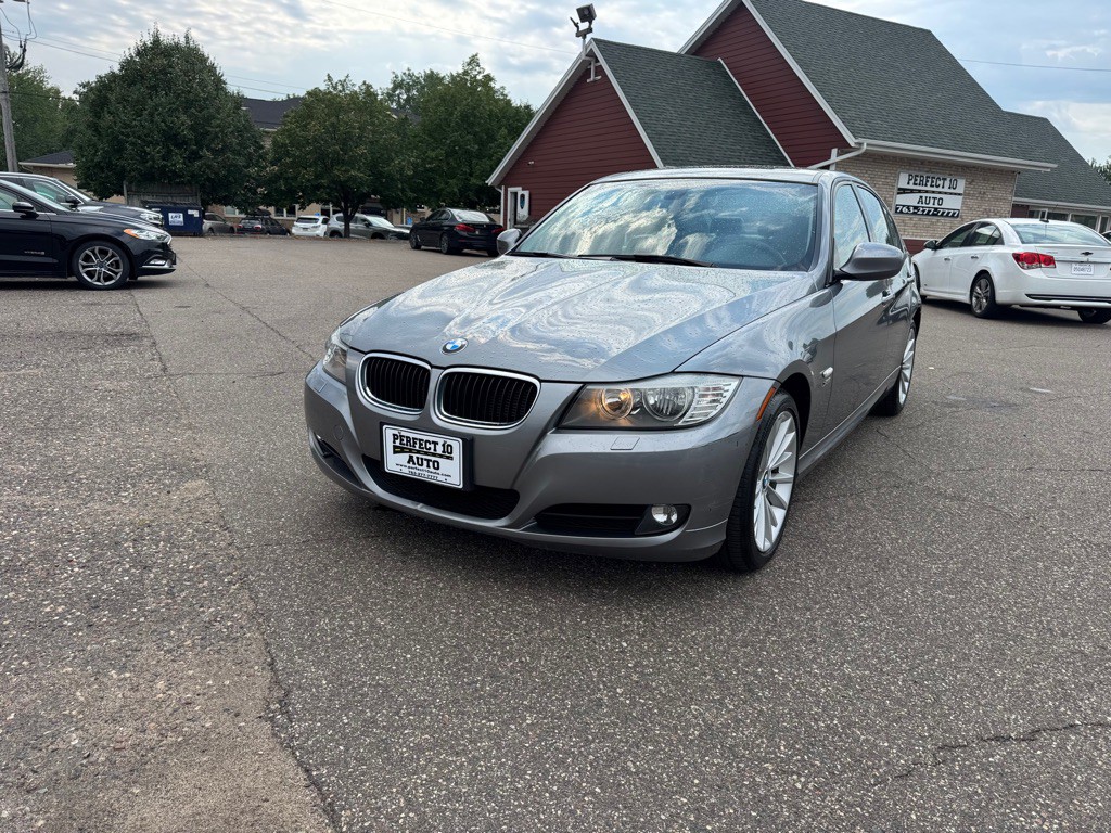 2011 BMW 3 Series Image 11