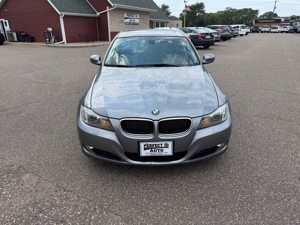 2011 BMW 3 Series Image 12