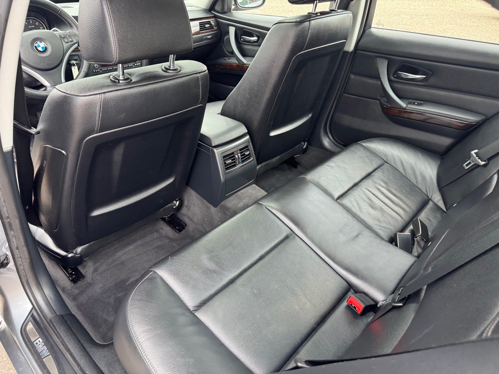 2011 BMW 3 Series Image 18
