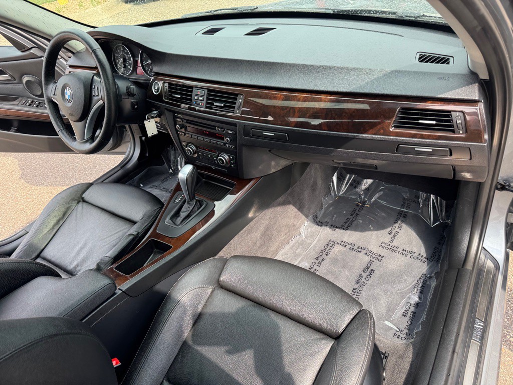 2011 BMW 3 Series Image 26