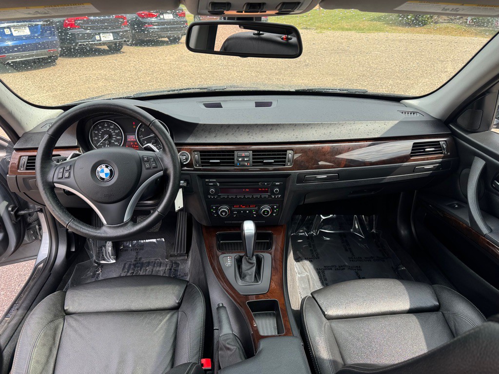 2011 BMW 3 Series Image 28